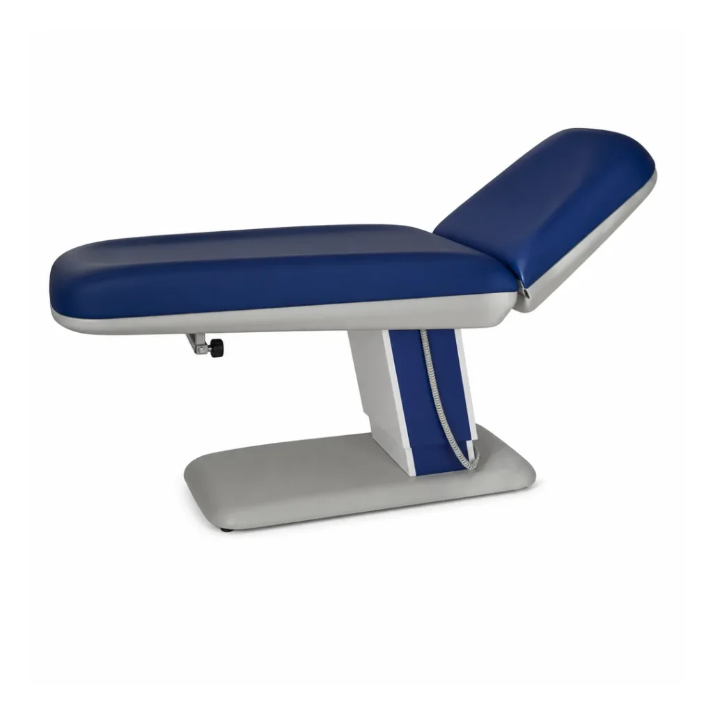 Table d’examen électrique E500 MMH Design bleue avec dossier relevé et socle central
